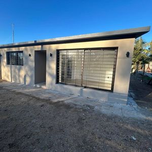 Alquiler De Casa En Calle Venezuela Con 2 Dormitorios En Solymar Norte