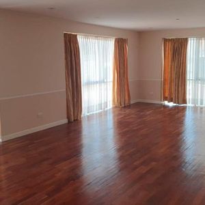 Departamento En Alquiler De 3 Dormitorios En Calacoto