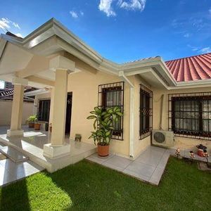 Casa En Venta En Equipetrol