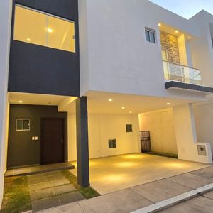 Inmueble Numero 561    Casa En Alquiler De 3 Dormitorios En Suite Con Balcones