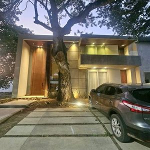 Casa De 3 Habitaciones En Suite En Venta En Zona Nnorte 