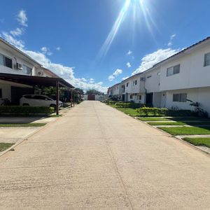 Casa En Venta De 3 Dormitorios - Beni 8vo Anillo