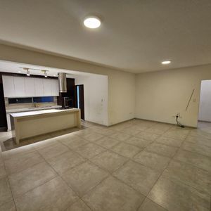 En Alquiler | Acogedora Casa En El Urubo