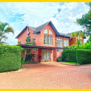 Hermosa Casa En Alquiler ,en  Condominio