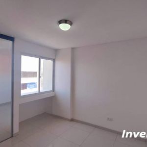 Departamento En Venta De 2 Dormitorios Con Balcón Y Parqueo
