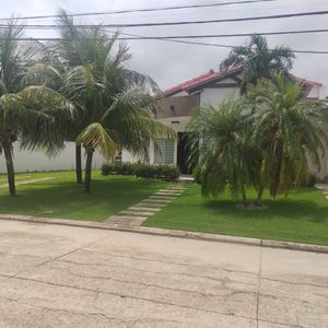 Casa En Alquiler - Jardines Del Urubo