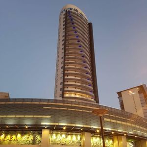 Departamento De 2 Dormitorios En Alquiler La Riviera Beauty Plaza