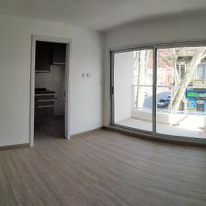 -apartamento 2 Dormitorios, Balcón, Terraza, En Aguada.