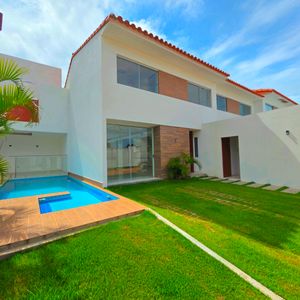 Casa Moderna Con Piscina Privada En Urubó | Lista Para Mudarte