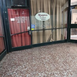 Venta De Dos Amplios Locales Comerciales Martin C Martinez Y 18 De Julio,