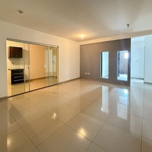 Departamento De 2 Dormitorios + Parqueo En Venta 