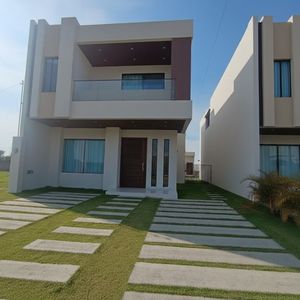 Casa En Venta, Lomas Del Urubo Sur.