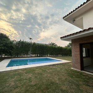 Casa En Alquiler En Colinas Del Urubo Sector (en Esquina)