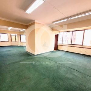 Oficina En Alquiler En Plena Av. Ayacucho