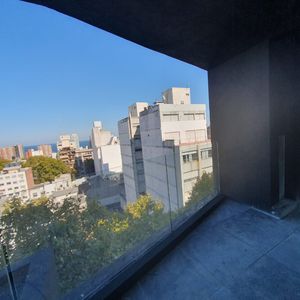 -hermoso Apartamento De 2 Dormitorios Con Balcon En El Centro