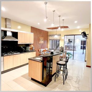 En Venta! Lujosa Casa De 4 Dormitorios A Pasos De Equipetrol