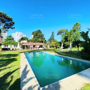 Casa De Cuatro Dormitorios Y Piscina En Punta Del Este En Venta.