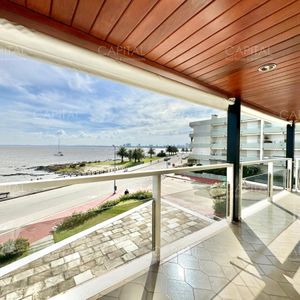 Apartamento Frente Al Puerto De Punta Del Este En Alquiler