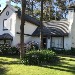 Excelente Casa De Tres Dormitorios En Alquile