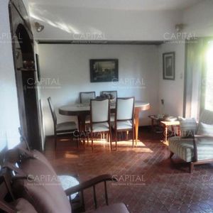 Casa De Tres Dormitorios En Alquiler Anual
