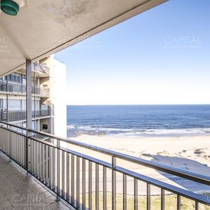Excelente Apartamento En Primera Línea Al Mar Punta Del Este