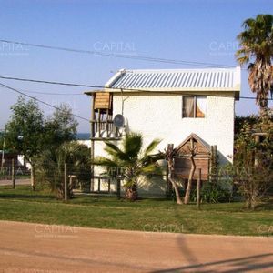 Casa En Venta En Manantiales