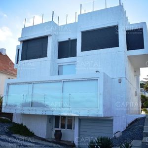 Excelente Casa En 1era Fila De Península - 4 Dormitorios