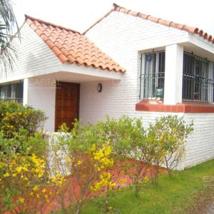 Casa En Pinares, 3 Dormitorios *