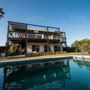 Casa De Seis Dormitorios En Venta En El Chorro, Manantiales