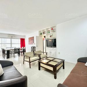 Apartamento De Dos Dormitorios Reciclado En Punta Del Este.
