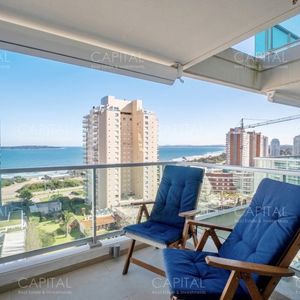 Departamento En Venta De 2 Dormitorios En Playa Mansa.