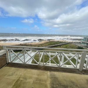 Apartamento De Dos Dormitorios En Montoya, La Barra En Venta.