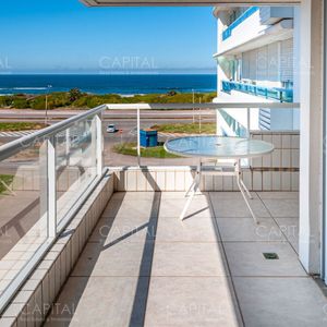 Apartamento De Tres Dormitorios Frente A Playa Brava