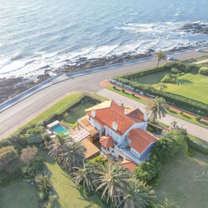 Venta De Magnífica Casa En Rambla Del Puerto De  Punta Del Este