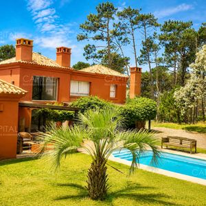 Casa De 5 Dormitorios Con Piscina En Alquiler En Laguna Blanca