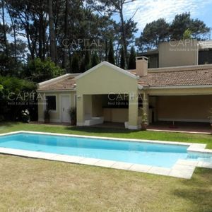Linda Casa En Alquiler Temporal Con Buena Ubicacion A Doscientos Metros De La Playa