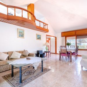 Casa De Tres Dormitorios Y Servicio En Venta En Aidy Grill