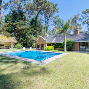 Buena Casa En San Rafael De Cuatro Dormitorios Con Pisicina
