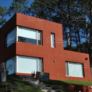 Muy Buena Casa En Venta Construcción De Muy Buena Calidad Con Pisos En Porcelanato Símil Hormigón