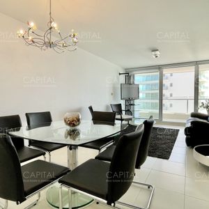 Apartamento De Dos Dormitorios En Venta En Playa Mansa, Punta Del Este