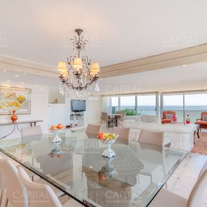 Penthouse De Cuatro Dormitorios Frente Al Mar - Venta Playa Mansa