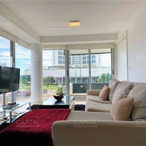 Apartamento De Tres Dormitorios, Edificio Con Buenos Servicios.