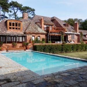 Majestuosa Casa En Zona Residencial En Punta Del Este
