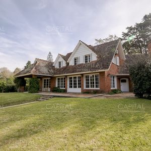 Excelente Casa De Cinco Dormitorios En Venta - Golf Punta Del Este
