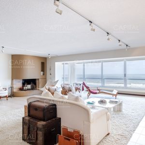 Venta De Amplio Apartamento Sobre Playa Brava íntegramente Reciclado