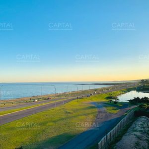 Moderno Penthouse De 3 Dormitorios Frente A Playa Mansa