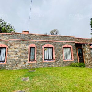Casa En Venta A Una Cuadra Del Mar Tres Dormitorios