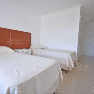 Apartamento Casino Tower En Venta De Dos Dormitorios En Playa Mansa, Punta Del Este