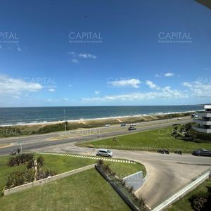 Venta Departamento Tres Dormitorios En Suite Frente Al Mar Playa Mansa Punta Del Este