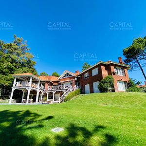 Casa En Venta Cinco Suites + Dos Dependencia De Servicio